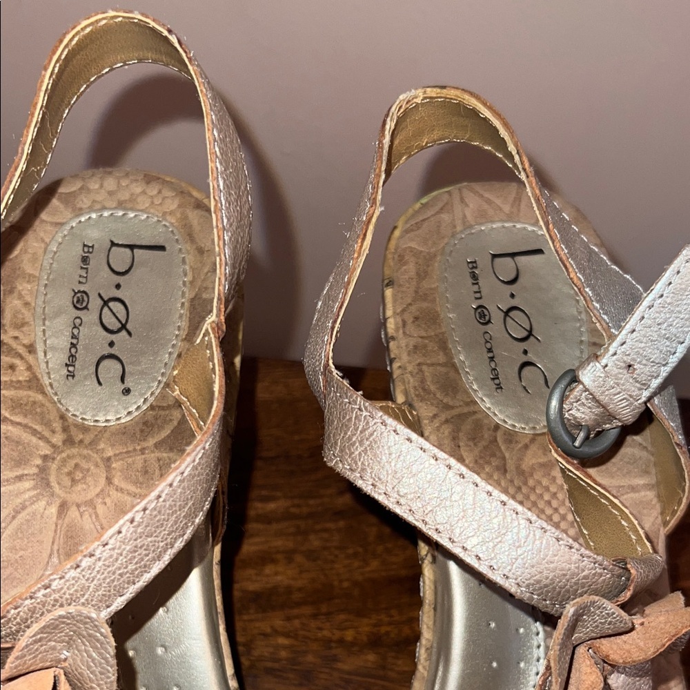 b.o.c. Women's Floral Tan Sandals - Picture 2 of 10